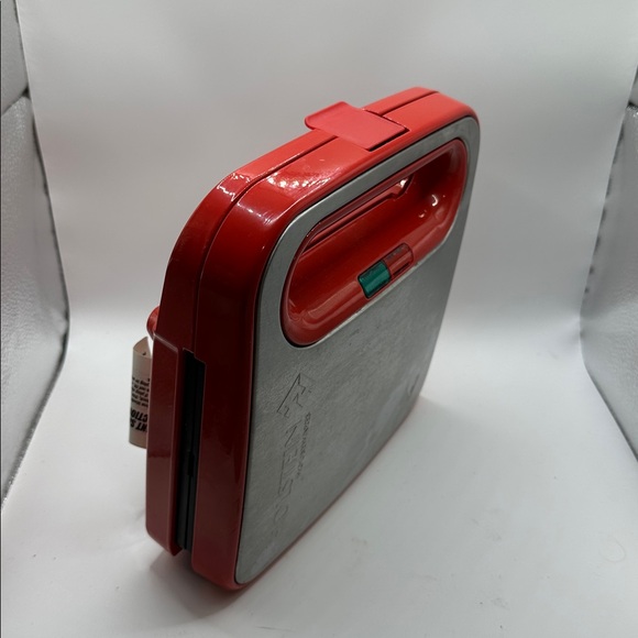 Housewares 4-Section Heart Shaped Waffle Maker. - Picture 8 of 9